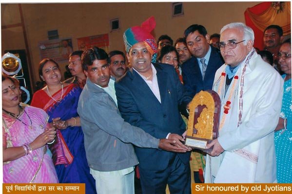 Sir honoured by old jyotians